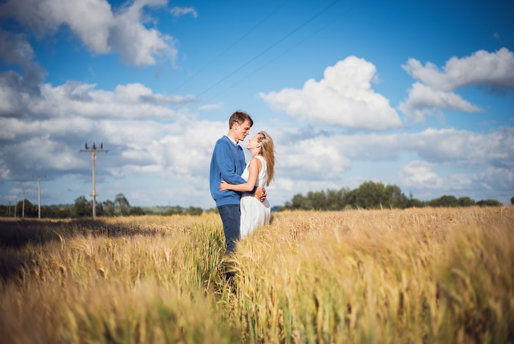 Oxfordshire Countryside Engagement Shoot - Juliet Mckee Photography-36