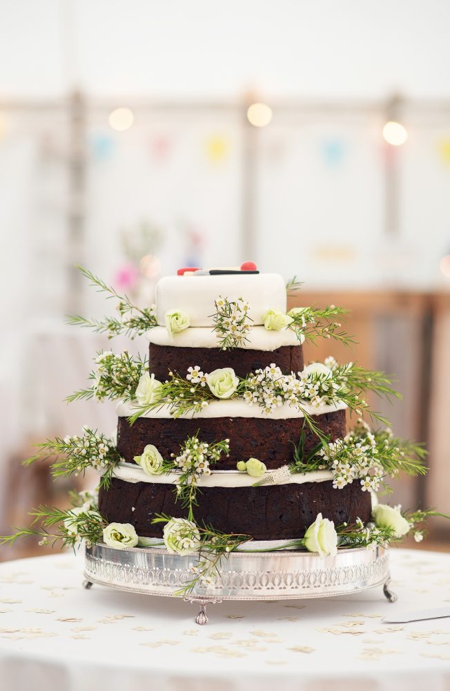 Country wedding fruitcake with flowers