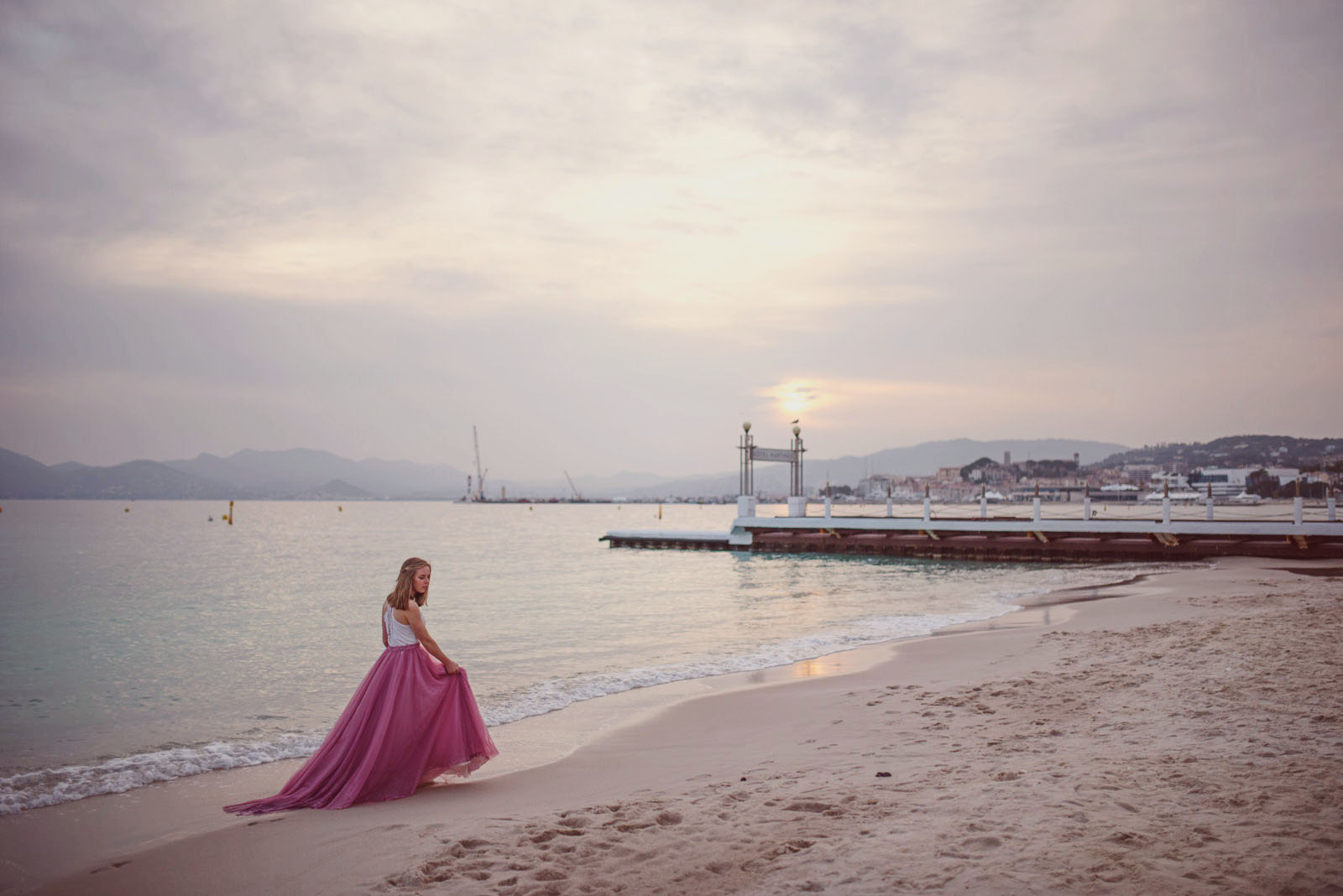 Sunset styled shoot on the beach at Cannes