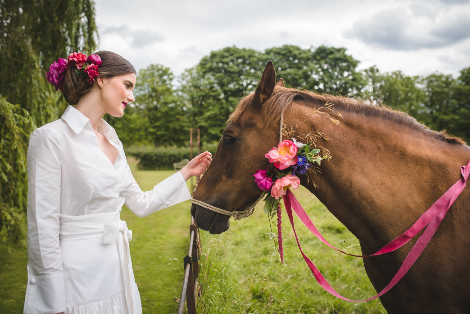 Boho pony bridal shoot featuring Jesus Peiro 157.