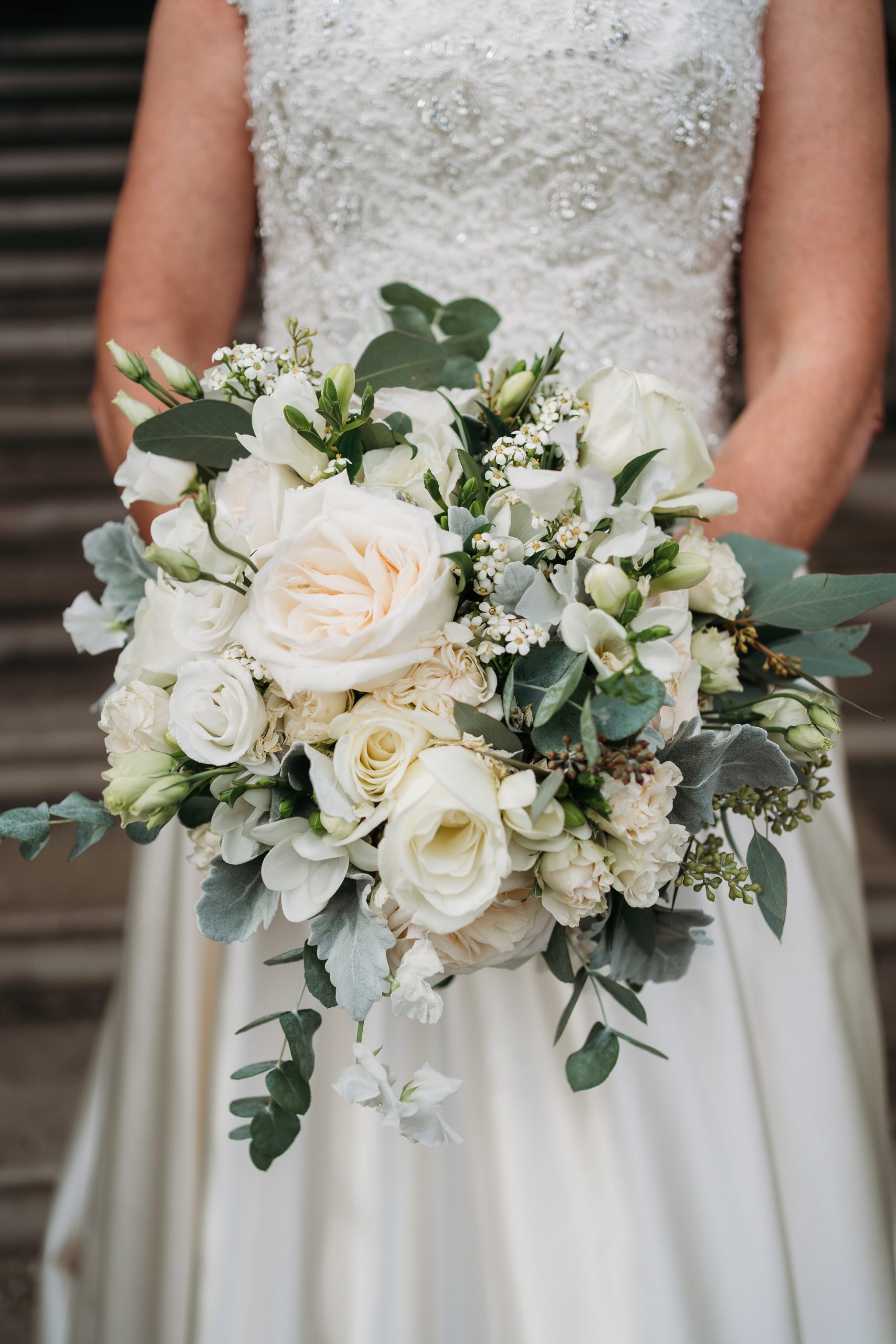 White bridal bouquet inspo